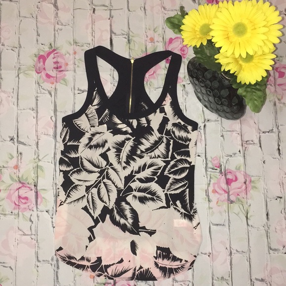 Express Racerback Top with Exposed Zipper Detail - Picture 3 of 6